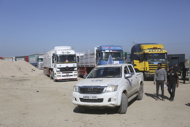 Gaza tạm im tiếng súng, đón hàng viện trợ - Ảnh 1.