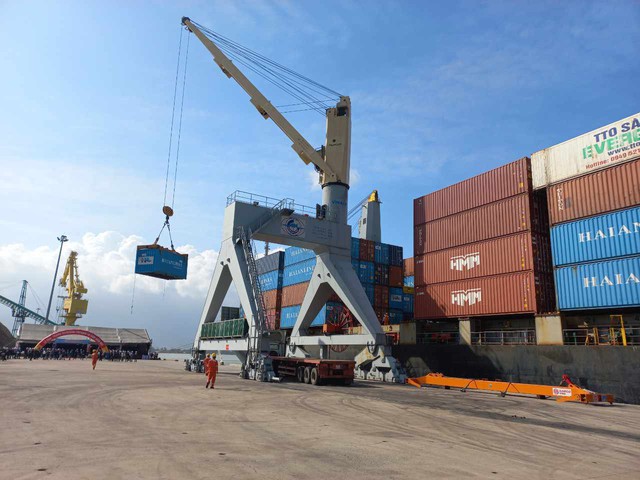 Thừa Thiên - Huế: Nhiều doanh nghiệp muốn tàu hàng container cập cảng Chân Mây - Ảnh 1.