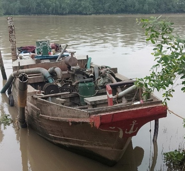 Nổ súng truy bắt 'cát tặc', 1 đại úy công an mất 2 chân - Ảnh 2.