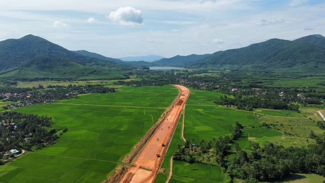 Bình Định xin cấp thêm kinh phí để thực hiện dự án cao tốc Bắc - Nam - Ảnh 1.