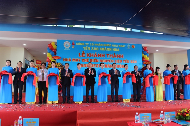Khánh Hòa: Xuất khẩu chính ngạch lô yến sào tinh chất Sanvinest đầu tiên sang Trung Quốc - Ảnh 2. Khánh Hòa: Xuất khẩu chính ngạch lô yến sào tinh chất Sanvinest đầu tiên sang Trung Quốc - Ảnh 2.