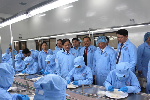 Khánh Hòa: Xuất khẩu chính ngạch lô yến sào tinh chất Sanvinest đầu tiên sang Trung Quốc - Ảnh 3. Khánh Hòa: Xuất khẩu chính ngạch lô yến sào tinh chất Sanvinest đầu tiên sang Trung Quốc - Ảnh 3.