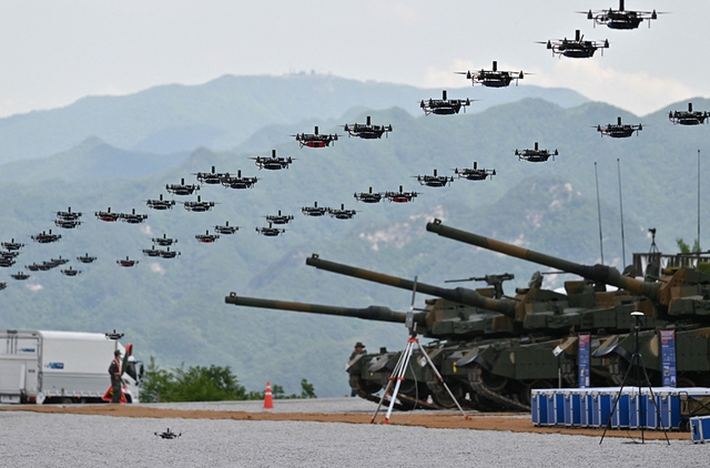 Lo ngại UAV sát thủ do AI kiểm soát - Ảnh 3. Lo ngại UAV sát thủ do AI kiểm soát - Ảnh 3.
