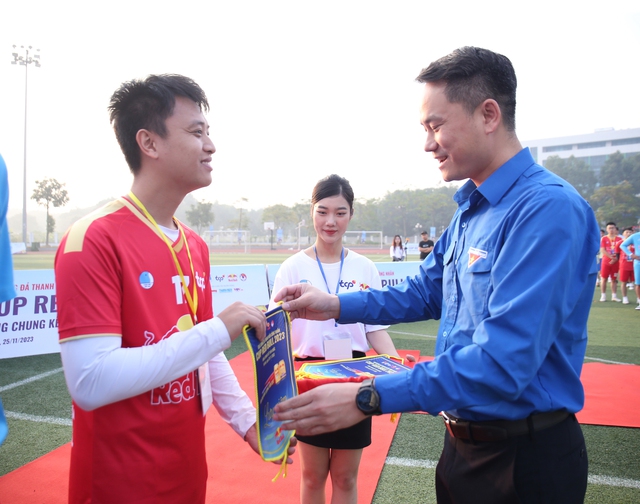 Khai mạc vòng chung kết Giải bóng đá Thanh niên công nhân Cup Red Bull 2023 - Ảnh 1. Khai mạc vòng chung kết Giải bóng đá Thanh niên công nhân Cup Red Bull 2023 - Ảnh 1.