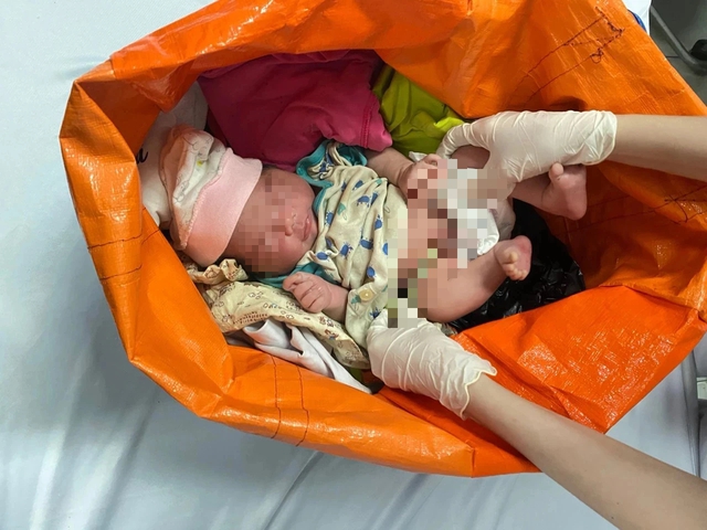 TP.HCM: Tìm người thân bé sơ sinh bị bỏ rơi trong hẻm 