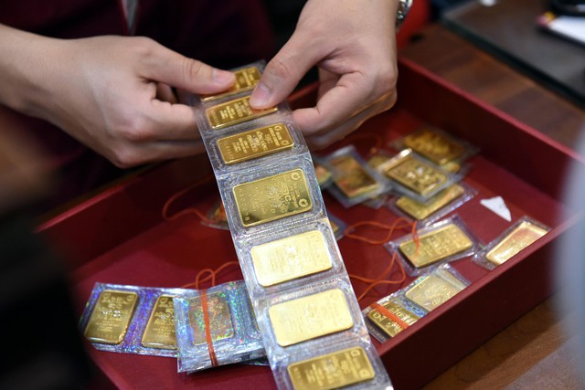 Giá vàng hôm nay 29.11.2023: Vàng miếng SJC tăng vọt lên mức kỷ lục 74,4 triệu đồng - Ảnh 1.