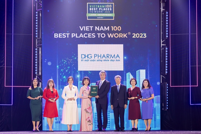 Dược Hậu Giang thăng hạng ở Top 100 nơi làm việc tốt nhất Việt Nam 2023 - Ảnh 1. Dược Hậu Giang thăng hạng ở Top 100 nơi làm việc tốt nhất Việt Nam 2023 - Ảnh 1.
