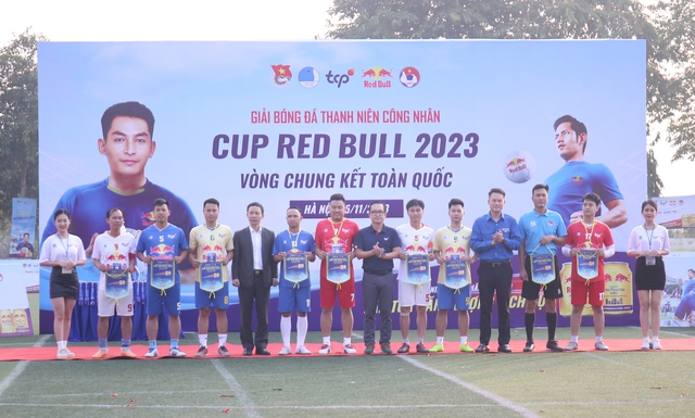Khai mạc vòng chung kết Giải bóng đá Thanh niên công nhân Cup Red Bull 2023 - Ảnh 2. Khai mạc vòng chung kết Giải bóng đá Thanh niên công nhân Cup Red Bull 2023 - Ảnh 2.