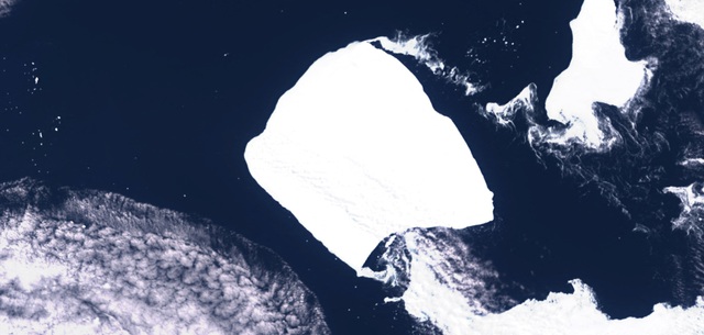 Tảng băng lớn nhất thế giới bất ngờ trôi dạt, nguy cơ ảnh hưởng tàu thuyền - Ảnh 1.