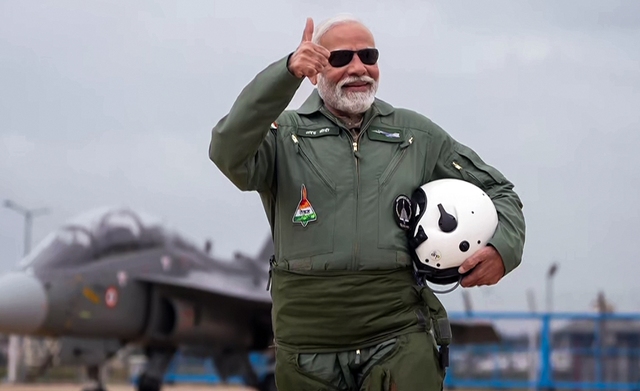 Thủ tướng Ấn Độ bay trên chiến đấu cơ nội địa - Ảnh 5.