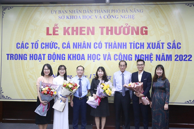 Từ chối nhiều cơ hội ở nước ngoài, phó giáo sư trẻ chọn về nước cống hiến - Ảnh 2.