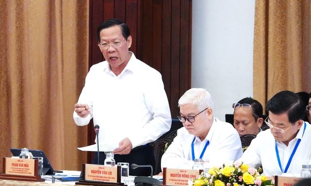 Chủ tịch UBND TP.HCM Phan Văn Mãi trao đổi tại hội nghị của Hội đồng điều phối vùng Đông Nam bộẢnh: Sỹ Đông