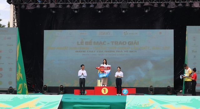 Hoàng Nguyên Thanh giành chiến thắng ở giải marathon Bình Phước - Trường Tươi Group - Ảnh 4.