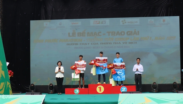 Hoàng Nguyên Thanh giành chiến thắng ở giải marathon Bình Phước - Trường Tươi Group - Ảnh 5.