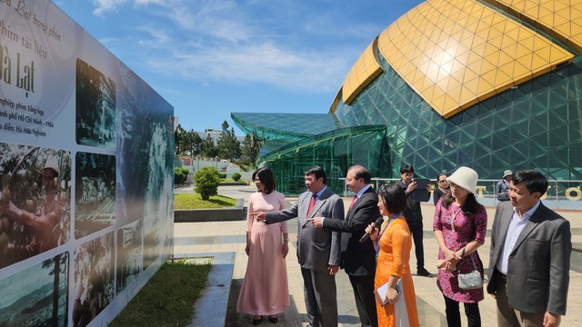 Bộ phim “Tro tàn rực rỡ” đạt Bông Sen Vàng Liên hoan phim VN lần thứ 23 - Ảnh 8. Bộ phim “Tro tàn rực rỡ” đạt Bông Sen Vàng Liên hoan phim VN lần thứ 23 - Ảnh 8.