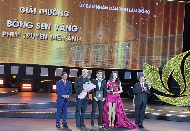 Bộ phim “Tro tàn rực rỡ” đạt Bông Sen Vàng Liên hoan phim VN lần thứ 23 - Ảnh 1. Bộ phim “Tro tàn rực rỡ” đạt Bông Sen Vàng Liên hoan phim VN lần thứ 23 - Ảnh 1.