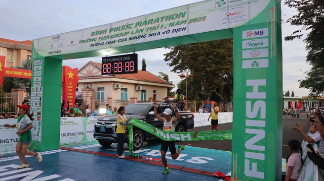 Hoàng Nguyên Thanh giành chiến thắng ở giải marathon Bình Phước - Trường Tươi Group - Ảnh 3.