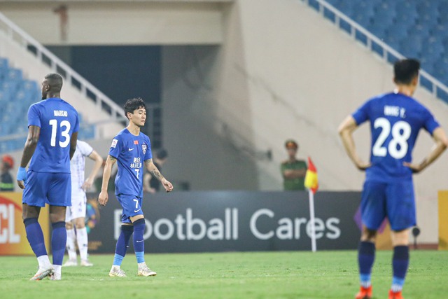 Đá thô bạo với Xuân Mạnh, hậu vệ Trung Quốc bị AFC phạt rất nặng - Ảnh 3.