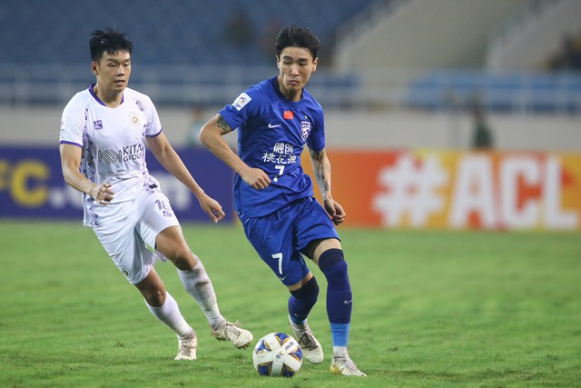 Đá thô bạo với Xuân Mạnh, hậu vệ Trung Quốc bị AFC phạt rất nặng - Ảnh 4.