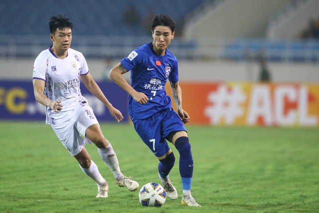 Đá thô bạo với Xuân Mạnh, hậu vệ Trung Quốc bị AFC phạt rất nặng - Ảnh 4. Đá thô bạo với Xuân Mạnh, hậu vệ Trung Quốc bị AFC phạt rất nặng - Ảnh 4.