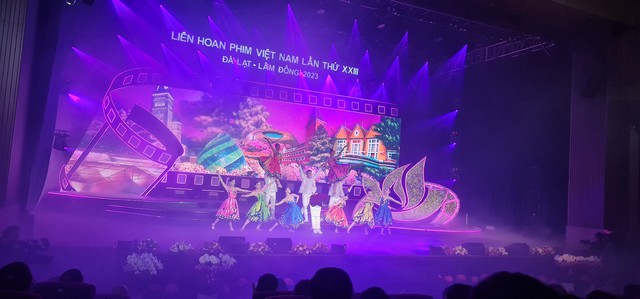 Bộ phim “Tro tàn rực rỡ” đạt Bông Sen Vàng Liên hoan phim VN lần thứ 23 - Ảnh 7. Bộ phim “Tro tàn rực rỡ” đạt Bông Sen Vàng Liên hoan phim VN lần thứ 23 - Ảnh 7.