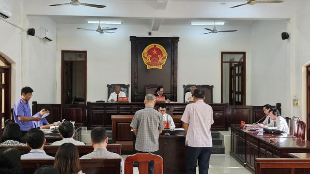 Mở phiên toà xét xử hai cựu lãnh đạo ngân hàng nhà nước chi nhánh Đồng Nai - Ảnh 3.