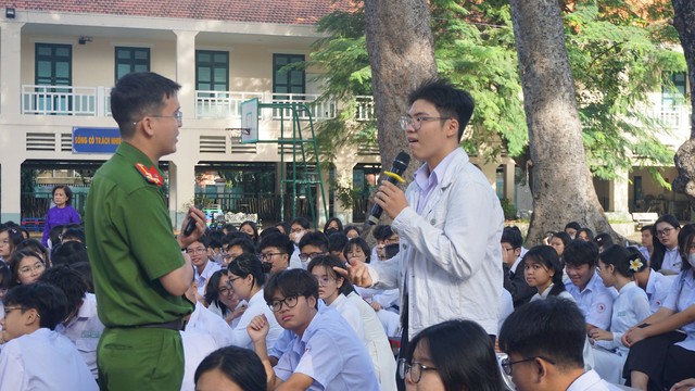 Lần đầu tiên, TP.HCM tập huấn cho học sinh về tác hại của chất gây nghiện - Ảnh 3.