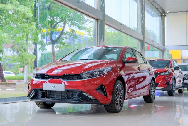 Kia K3 hàng 'thanh lý' giảm giá rẻ ngang Toyota Vios - Ảnh 1.