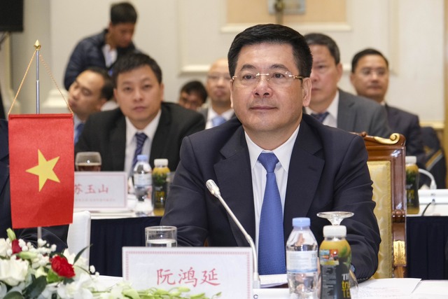 Bộ trưởng Thương mại Trung Quốc gợi ý 'gỡ tắc' xuất khẩu tôm hùm bông - Ảnh 1.
