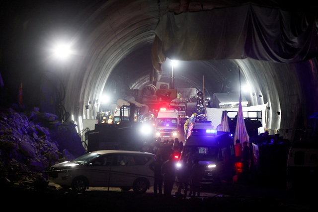 Ấn Độ cứu thành công toàn bộ 41 công nhân vụ sập đường hầm - Ảnh 2.