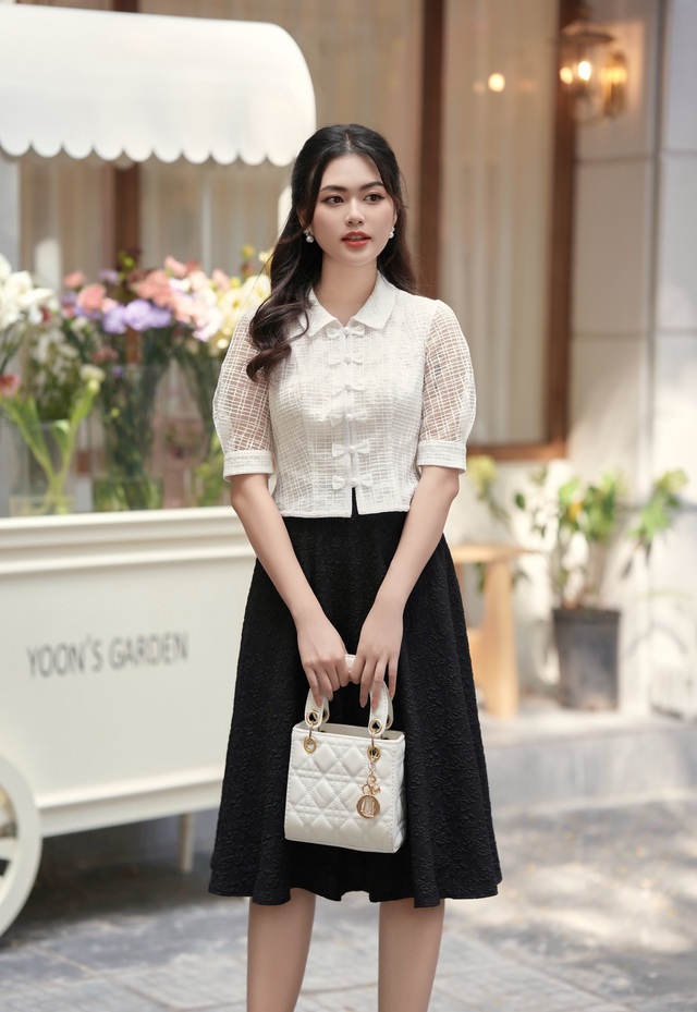Hòa cùng xu hướng “less is more” với bản phối gam màu trắng - đen kinh điển - Ảnh 1. Hòa cùng xu hướng “less is more” với bản phối gam màu trắng - đen kinh điển - Ảnh 1.
