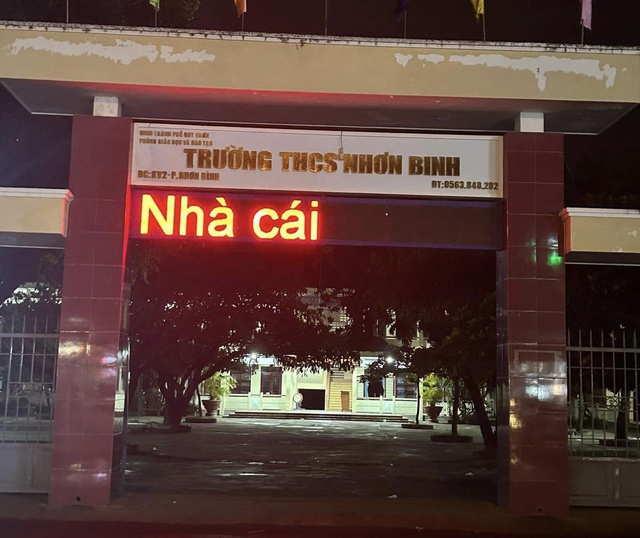 Bảng LED trường học ở Quy Nhơn đăng dòng chữ lạ: Sở GD-ĐT chỉ đạo nóng - Ảnh 1.