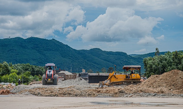 Xử lý nhà thầu chậm trễ thi công cao tốc Diễn Châu - Bãi Vọt- Ảnh 1.