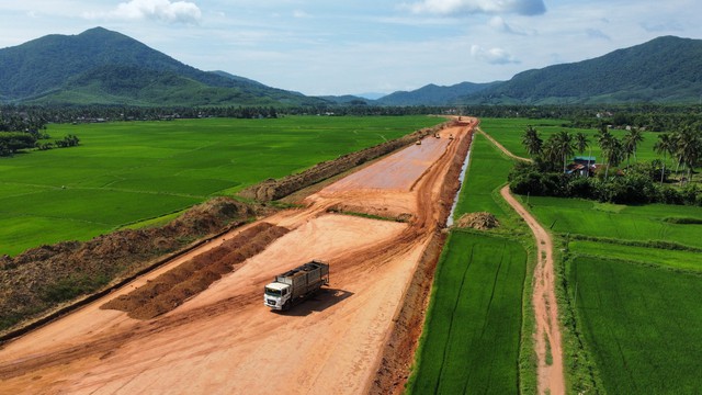 Bình Định: Giải phóng mặt bằng làm cao tốc gắn với trách nhiệm người đứng đầu - Ảnh 1.