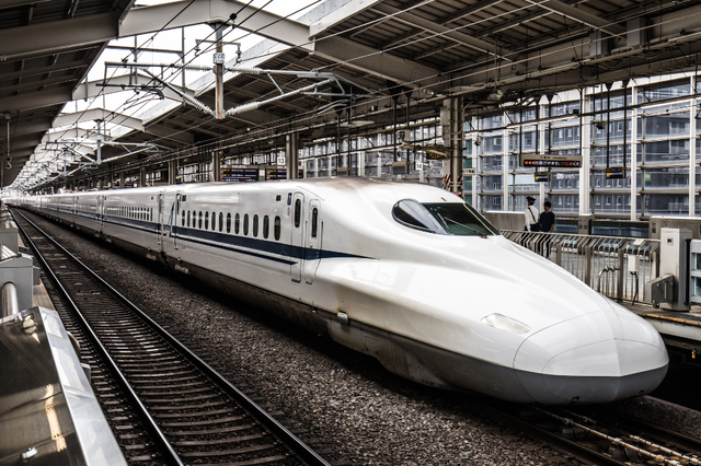 Trải nghiệm tốc độ và sự tinh tế trên tàu cao tốc Shinkansen  - Ảnh 1.