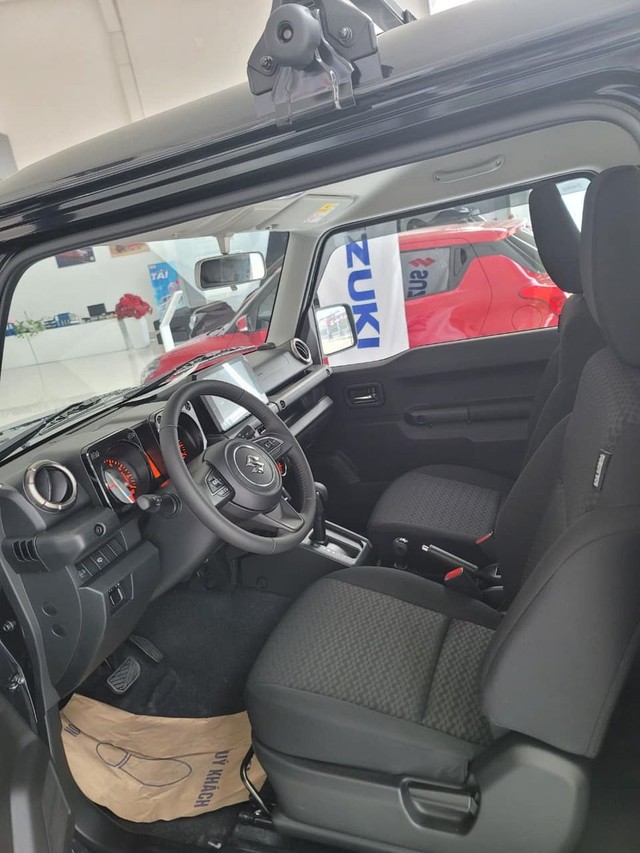 Lô xe Suzuki Jimny đầu tiên về đại lý Việt Nam, giá bán vẫn 'thăm dò'   - Ảnh 3.