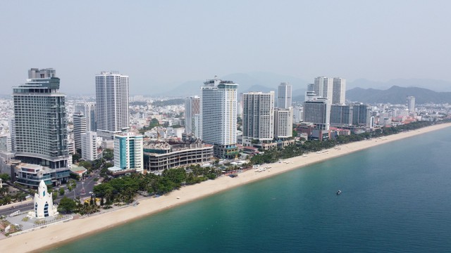 Hàng loạt khách sạn ở Nha Trang tự ý nâng từ 1 - 4 tầng - Ảnh 1.