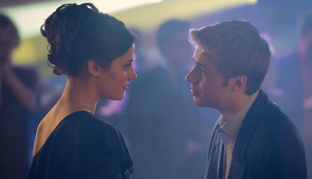 Mối tình lãng mạn của Hoàng tử William và Kate Middleton trong phim 'The Crown' trên Netflix - Ảnh 1.