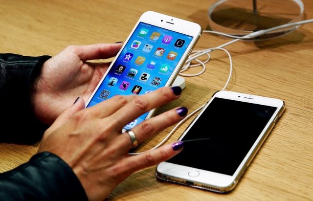 Apple vẫn chưa thoát khỏi hậu quả cho hành vi điều tiết pin iPhone - Ảnh 1.