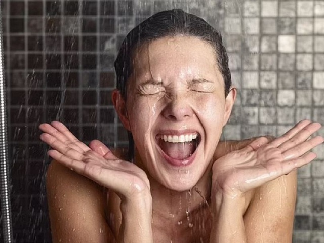 Vì sao mắt lại ngứa sau khi tắm ? - Ảnh 1. Vì sao mắt lại ngứa sau khi tắm ? - Ảnh 1.