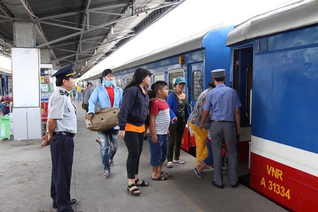 Phập phồng vé tàu xe tết - Ảnh 2. Phập phồng vé tàu xe tết - Ảnh 2.