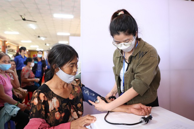 Bệnh viện Đại học Y dược Buôn Ma Thuột chung tay chăm lo sức khỏe cộng đồng - Ảnh 3.