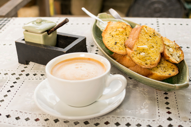 Thưởng thức bánh mì baguette và cà phê tại Paris  - Ảnh 4.