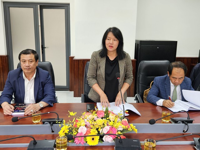 Bà Trần Thị Vũ Loan chia sẻ quá trình lập hồ sơ gia nhập mạng lưới thành phố sáng tạo UNESCO - Ảnh: Lâm Viên