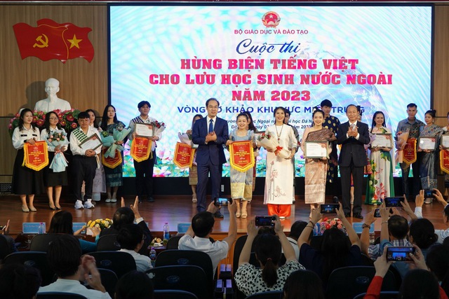 Sinh viên nước ngoài khu vực miền Trung hào hứng tranh tài hùng biện tiếng Việt - Ảnh 3.