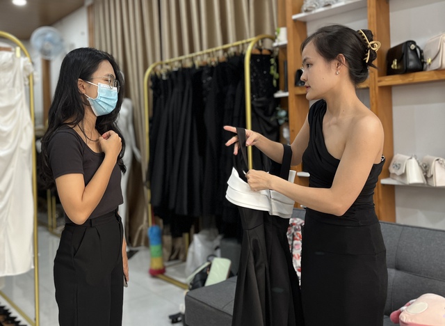 Nghỉ việc ngân hàng, cô gái tìm thấy niềm vui khi cho người khác thuê quần áo - Ảnh 2. Nghỉ việc ngân hàng, cô gái tìm thấy niềm vui khi cho người khác thuê quần áo - Ảnh 2.