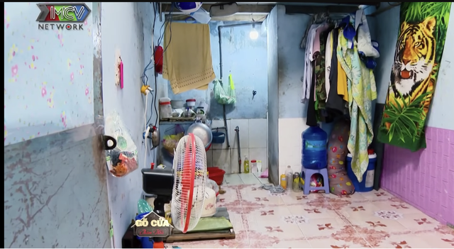 Cuộc sống chạy xe ôm, cắt tóc, làm bảo vệ của 'thằng Cò' sau 'Đất phương Nam' - Ảnh 2. Cuộc sống chạy xe ôm, cắt tóc, làm bảo vệ của 'thằng Cò' sau 'Đất phương Nam' - Ảnh 2.