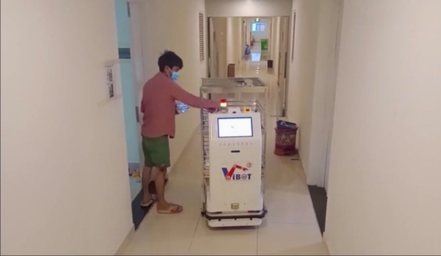 Đưa robot vào TP.HCM hỗ trợ chống dịch Covid-19 - Ảnh 1.