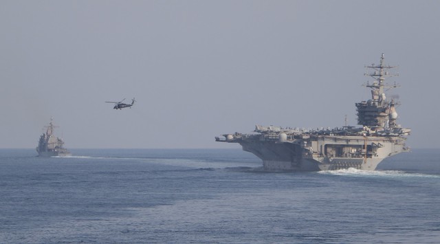 Tàu chiến Mỹ lại bắn hạ UAV, tàu sân bay bị tiếp cận 'không an toàn' - Ảnh 2.