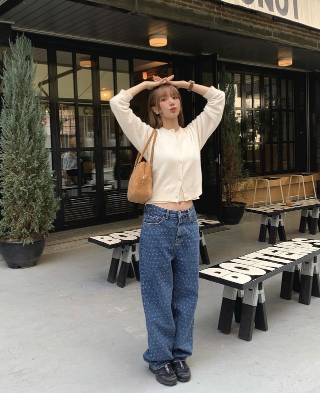 Hội fashionista gợi ý 8 cách diện quần ống rộng đẹp xuất sắc khi trời lạnh - Ảnh 1. Hội fashionista gợi ý 8 cách diện quần ống rộng đẹp xuất sắc khi trời lạnh - Ảnh 1.